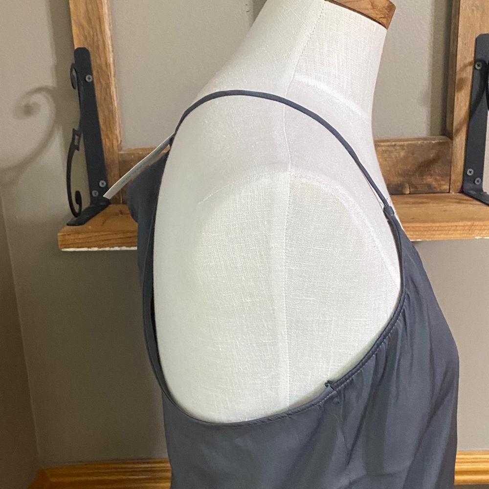 Banana Republic gray silky v neck spaghetti strap tank top size XS - Picture 3 of 7